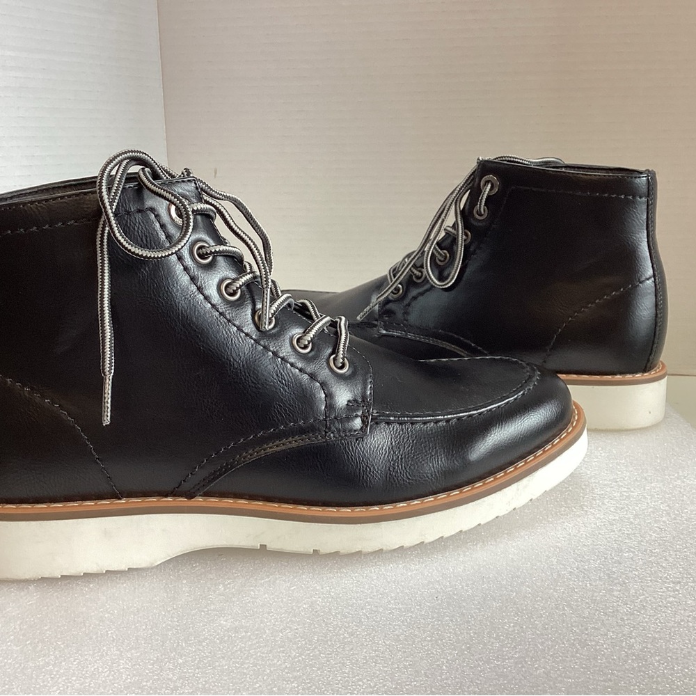 Steve Madden Men’s Black Boots NWOT
Size 8.5 - Picture 3 of 5